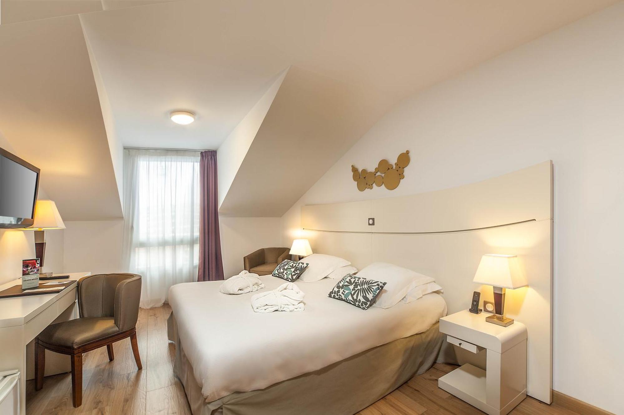 Classic Double or Twin Room with Free Spa Access,1208361991:JPEG